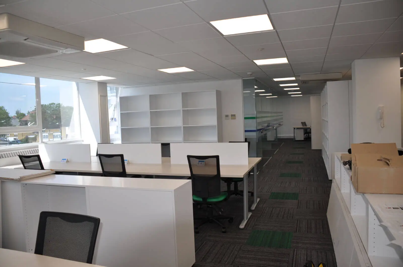 landau morely office design and refurbishment with single glazed glass partitions and furniture 10