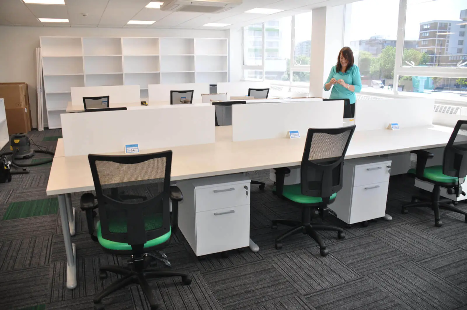 landau morely office design and refurbishment with single glazed glass partitions and furniture 12