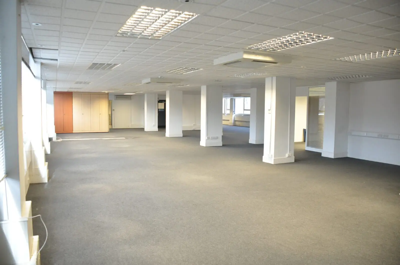 landau morely office design and refurbishment with single glazed glass partitions and furniture 14