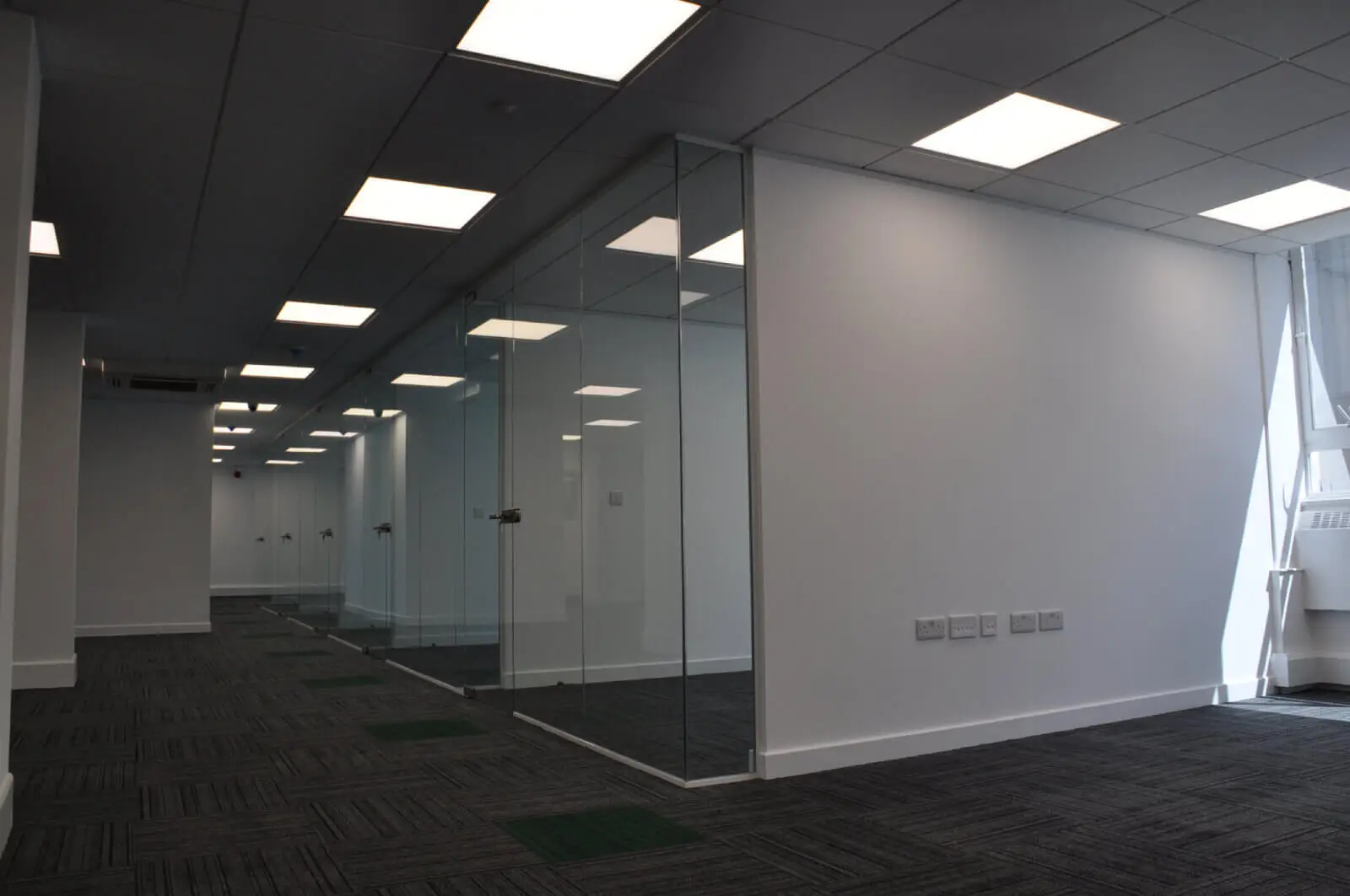 landau morely office design and refurbishment with single glazed glass partitions and furniture 20