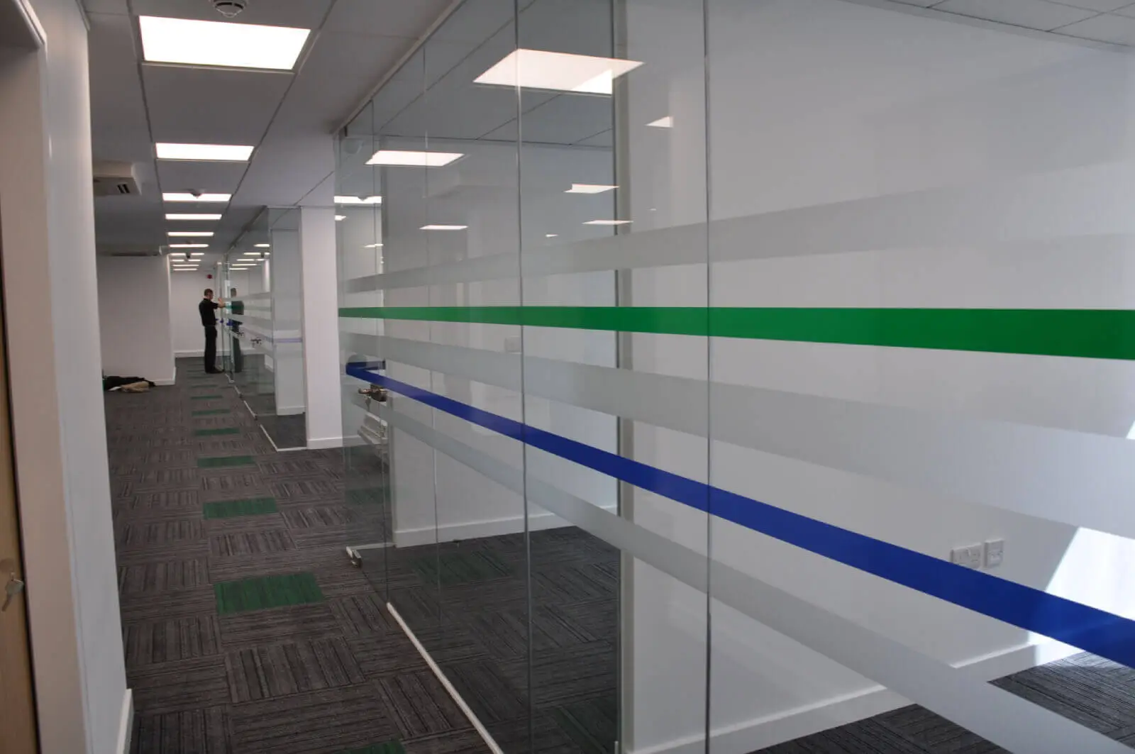 landau morely office design and refurbishment with single glazed glass partitions and furniture 34