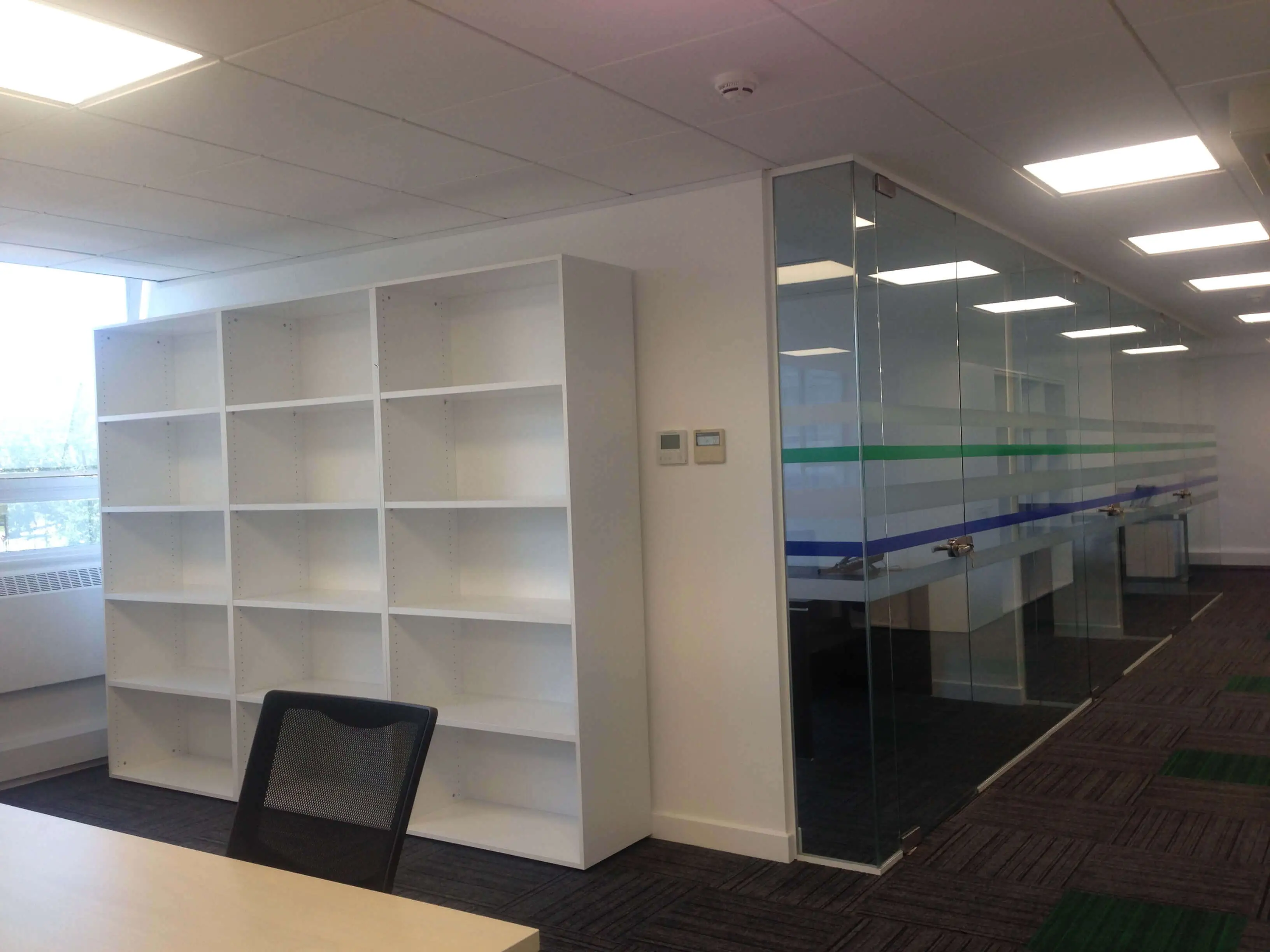 landau morely office design and refurbishment with single glazed glass partitions and furniture 41