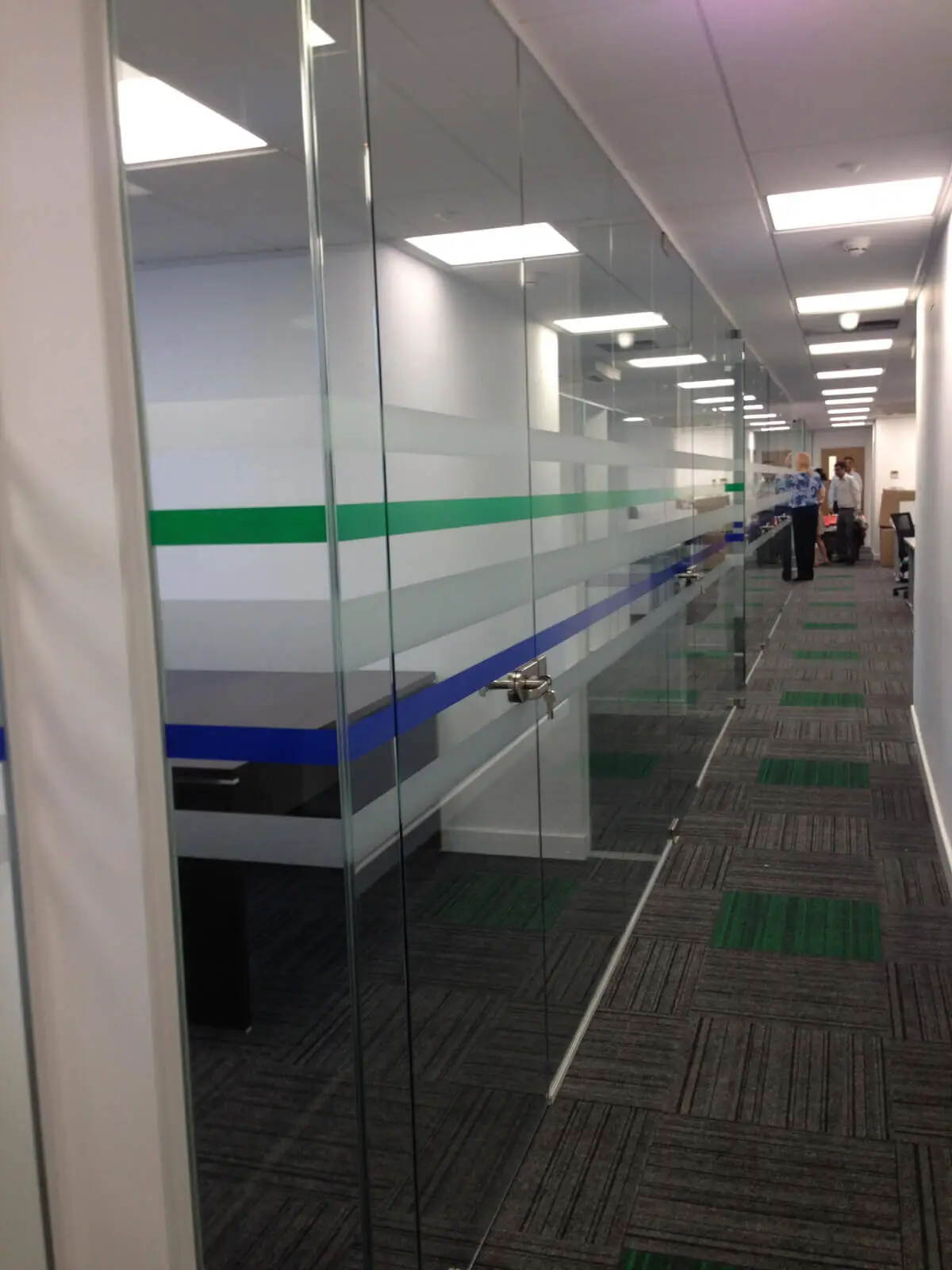 landau morely office design and refurbishment with single glazed glass partitions and furniture 44