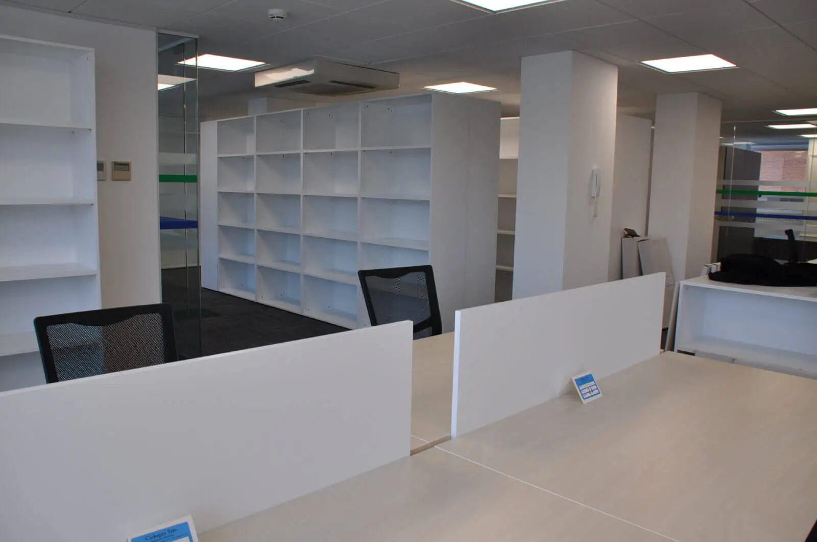 landau morely office design and refurbishment with single glazed glass partitions and furniture 6