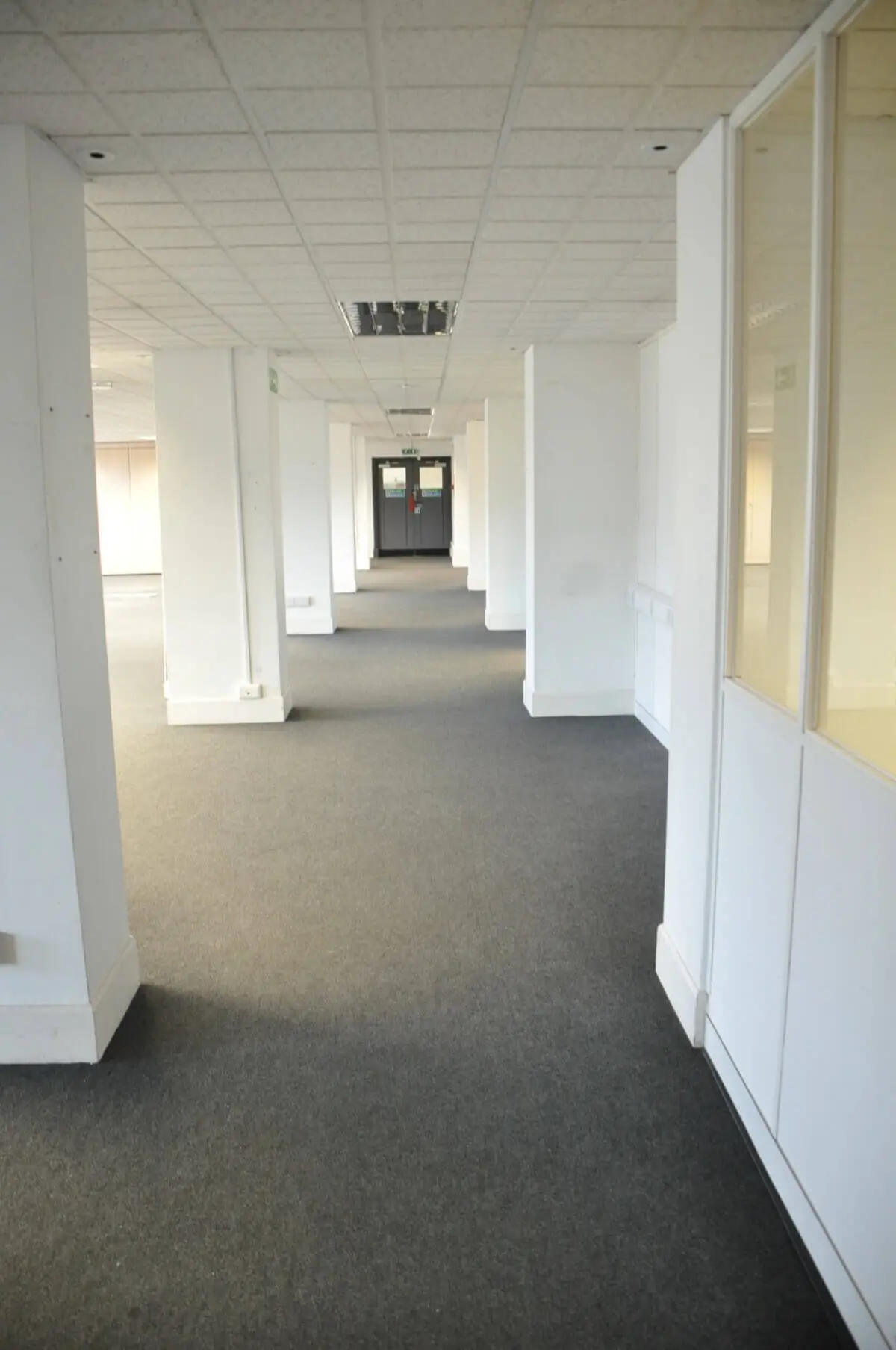 landau morely office design and refurbishment with single glazed glass partitions and furniture 9